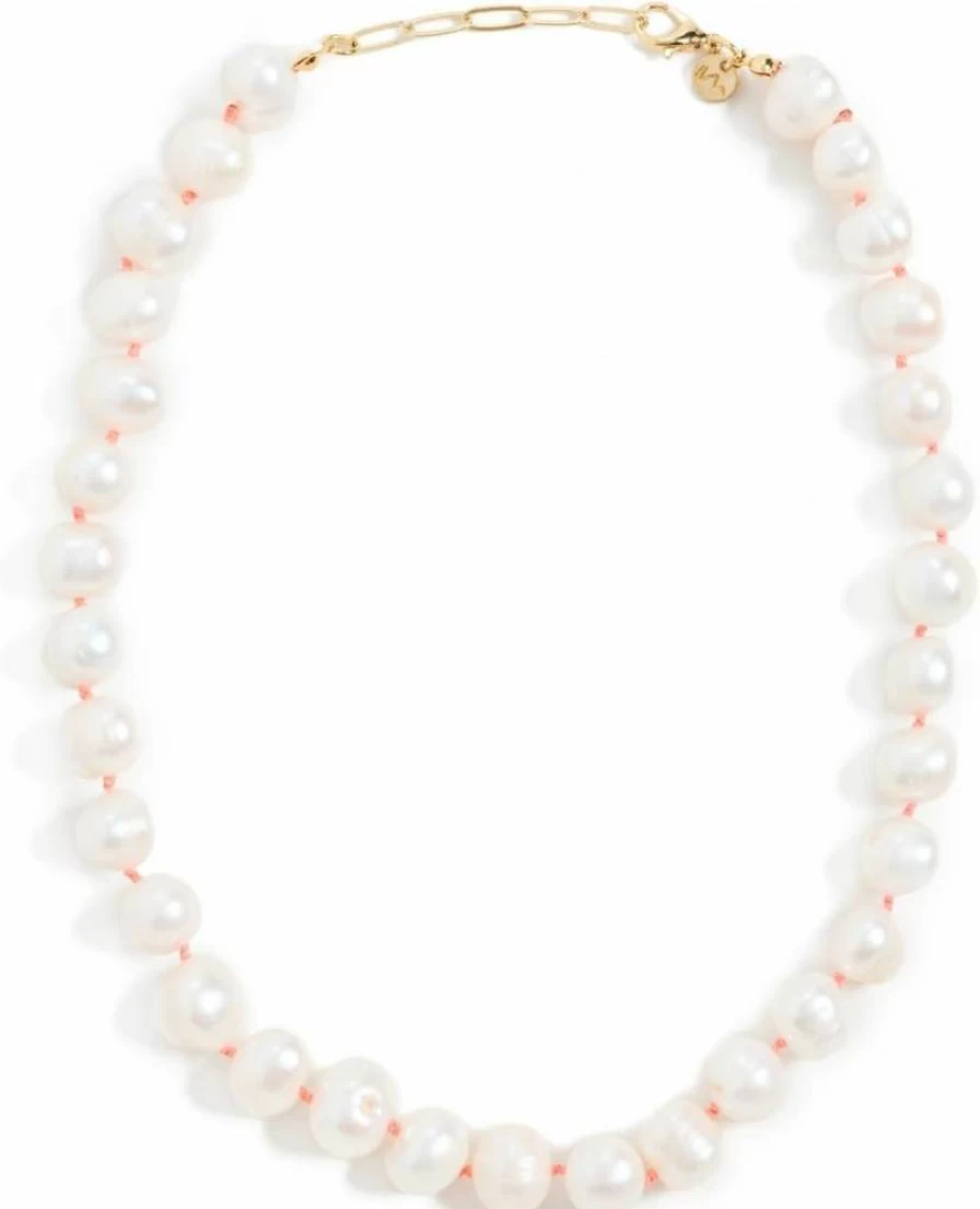 Maison Irem Daisy Necklace for Women - Elegant Floral Pendant Jewelry