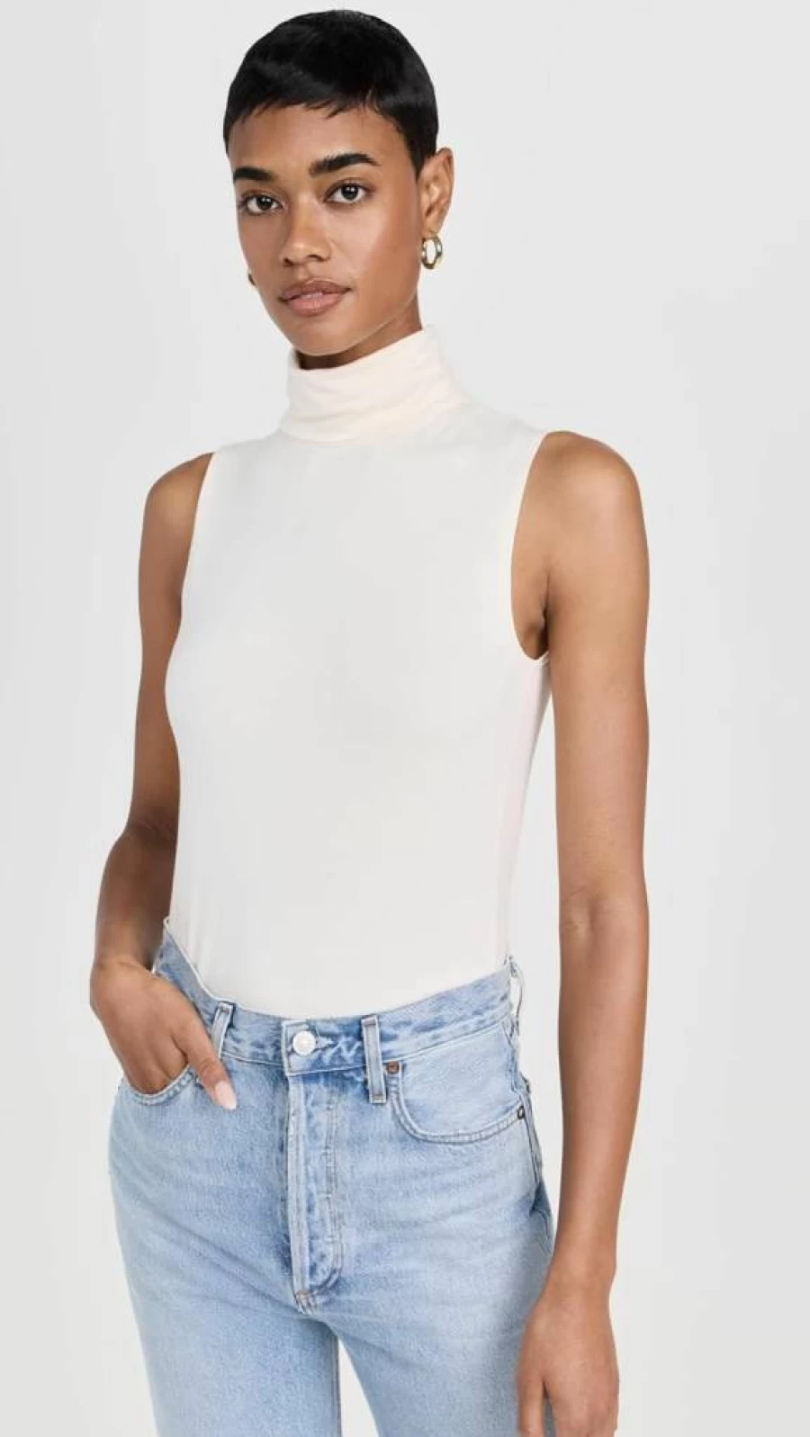 L'AGENCE Women's Ceci Sleeveless Turtleneck Top - Stylish Casual Crew Neck Tee