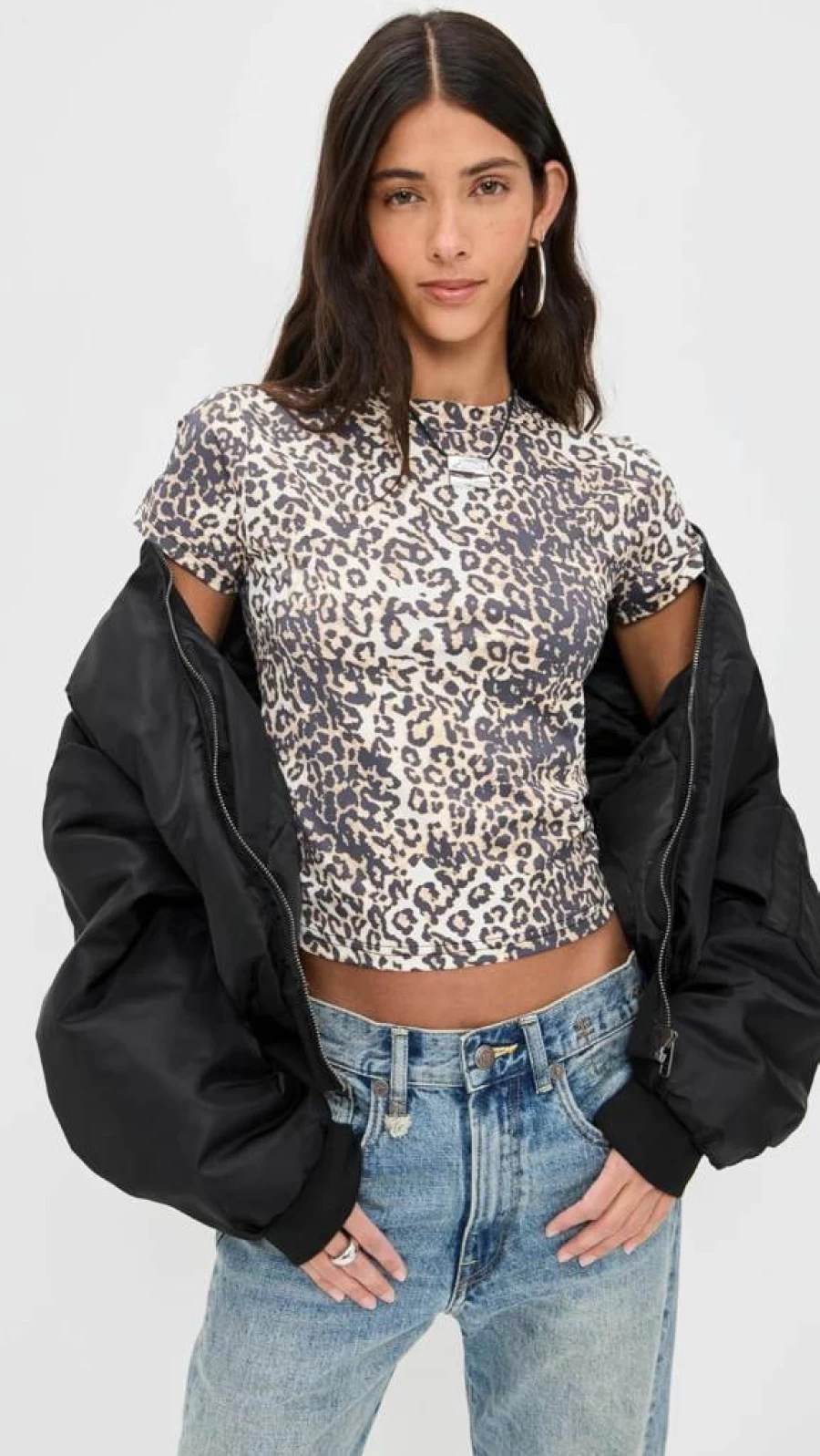Lioness Women's Clubhouse T-Shirt - Stylish Casual Tee for Women