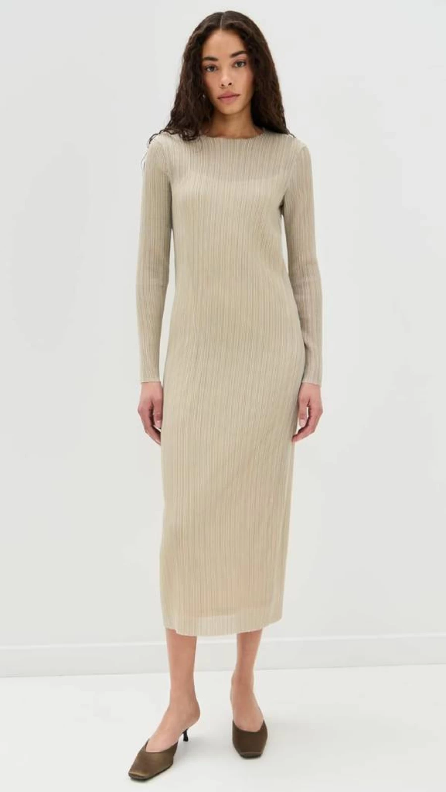 Vince Women's Classic Crew Neck Casual Dress - Elegant Everyday Wear