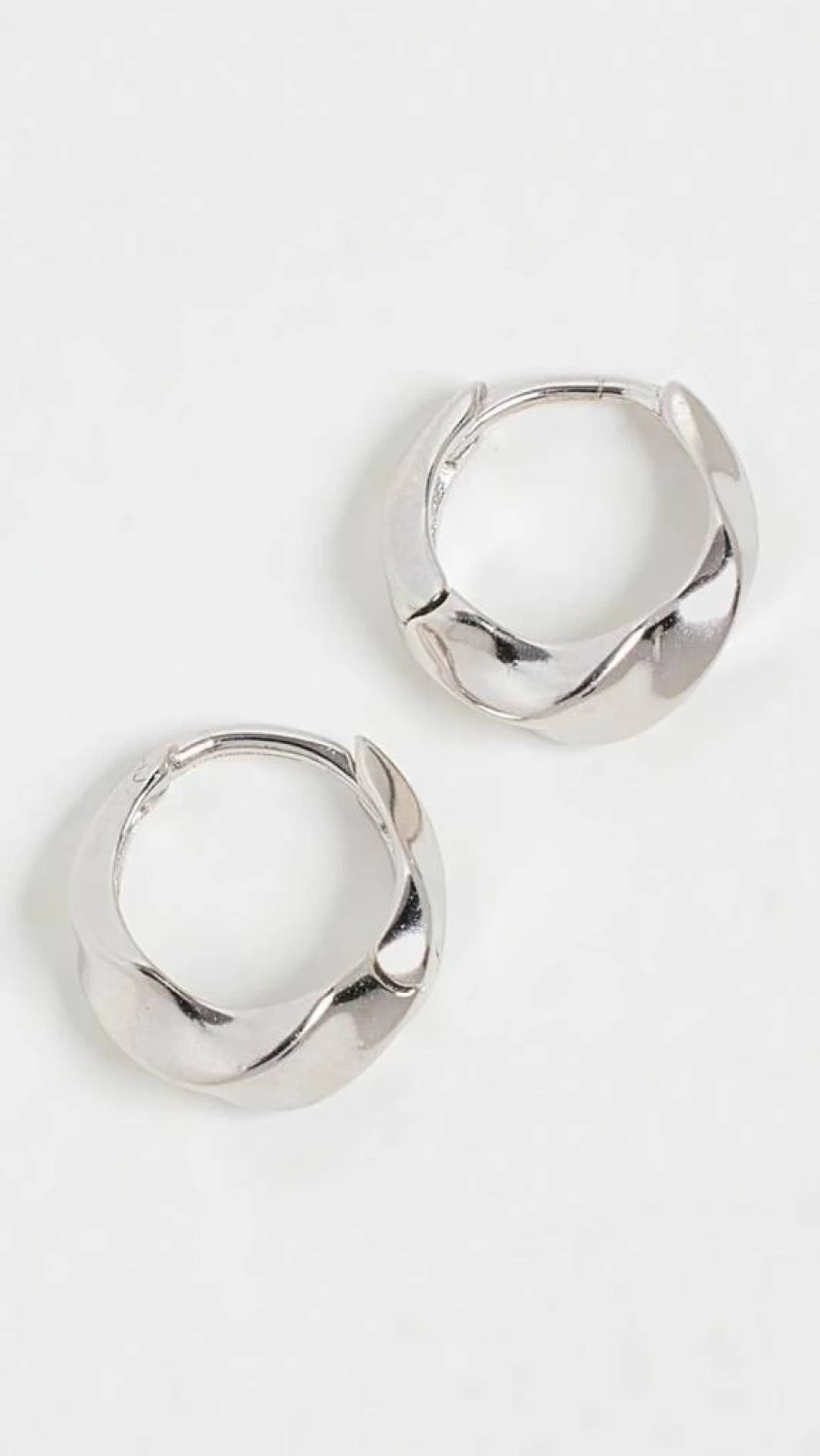 SHASHI Women's Ana Hoop Earrings - Stylish Gold-Plated Hoops for Everyday Wear