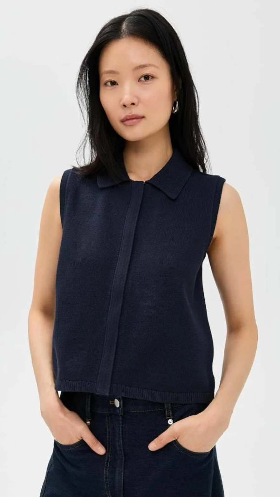 Theory Women's Slim Fit Zip-Up Vest - Lightweight Quilted Jacket for Layering