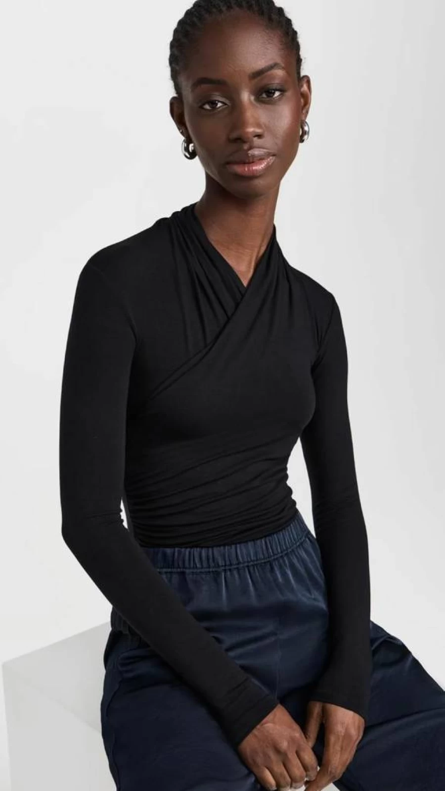 Vince Women's Classic Wrap Top - Elegant Fixed Design for Stylish Outfits