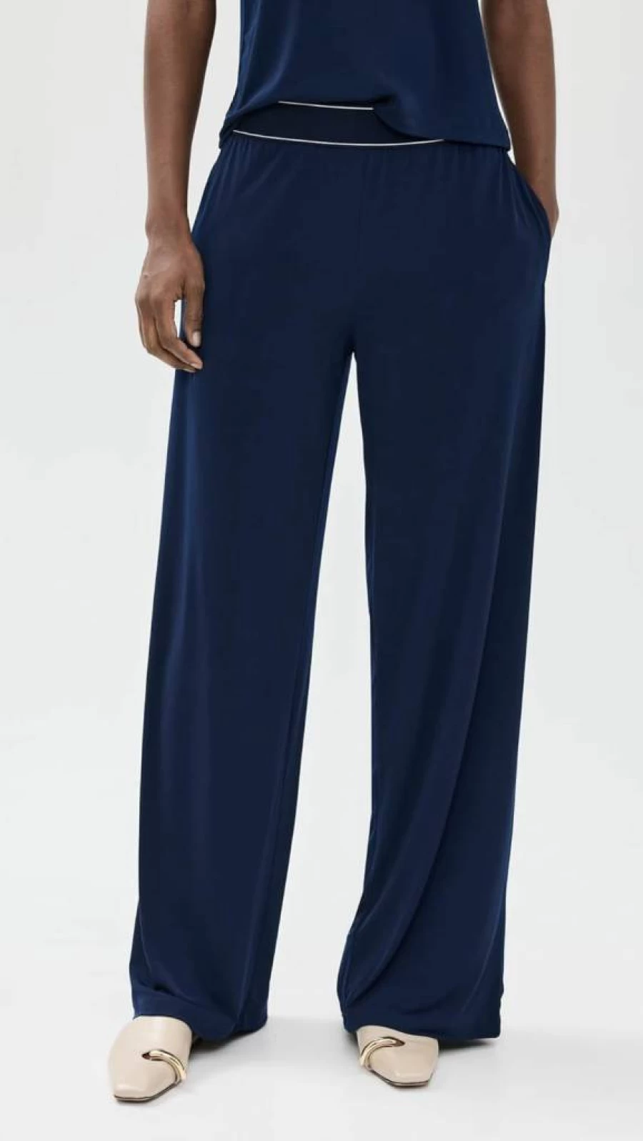 Vince Women's High-Waisted Pull-On Pants - Comfortable Stretch Trousers for Casual & Office Wear