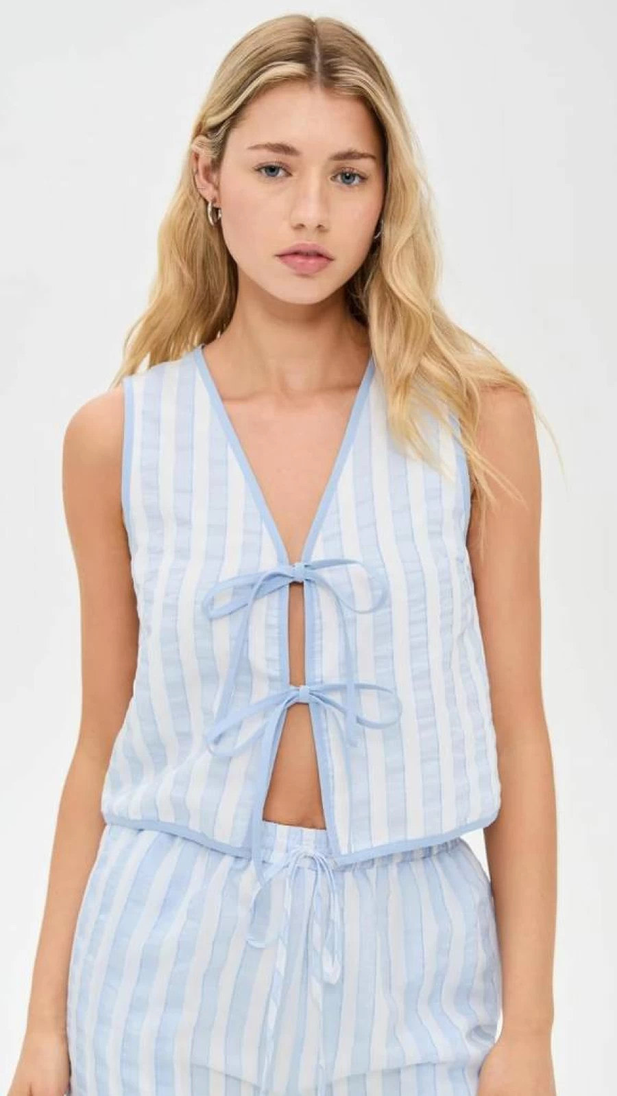 Line & Dot Women's Kamari Tie-Front Blouse: Stylish Detailed Top for Women