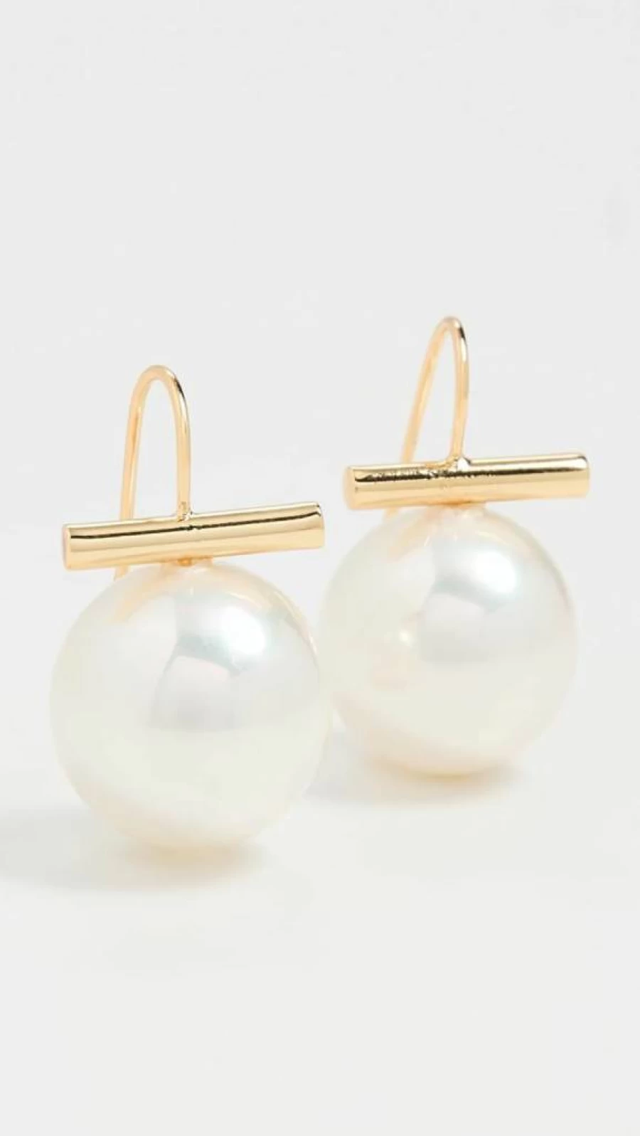 SHASHI Women's Pearl Stud Earrings - Giselle Elegant Pearl Earrings for Women