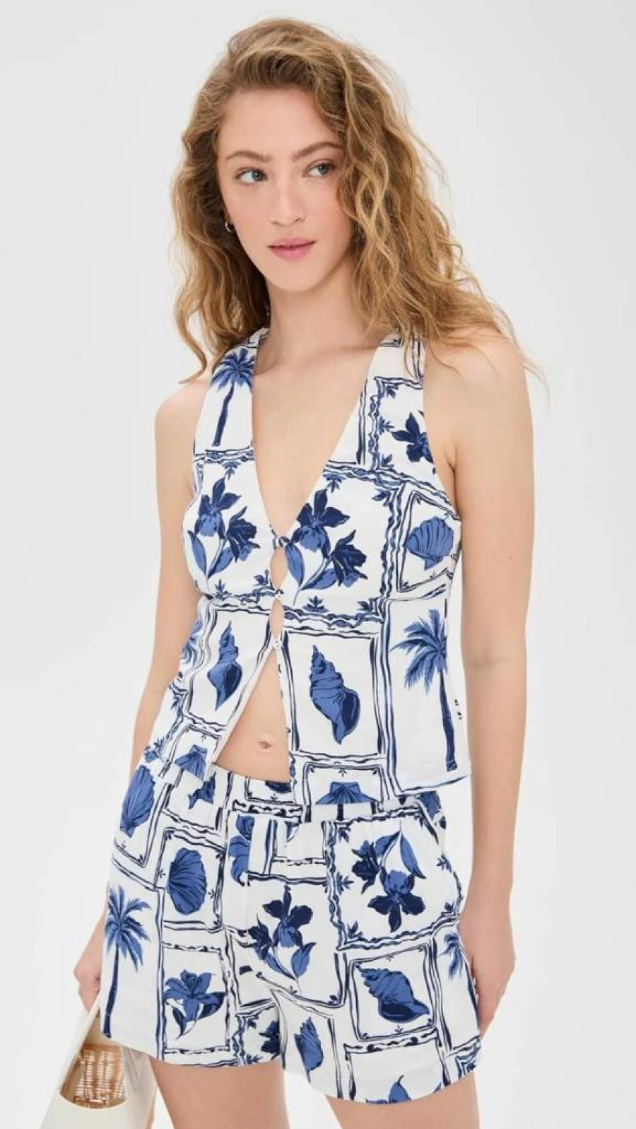 MINKPINK Women's Sylvie Keyhole Top - Stylish Casual Blouse for Women