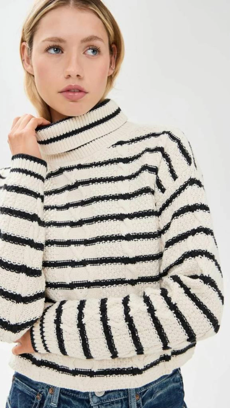 ASKK NY Women's Chunky Knit Cropped Cable Sweater Crewneck Pullover